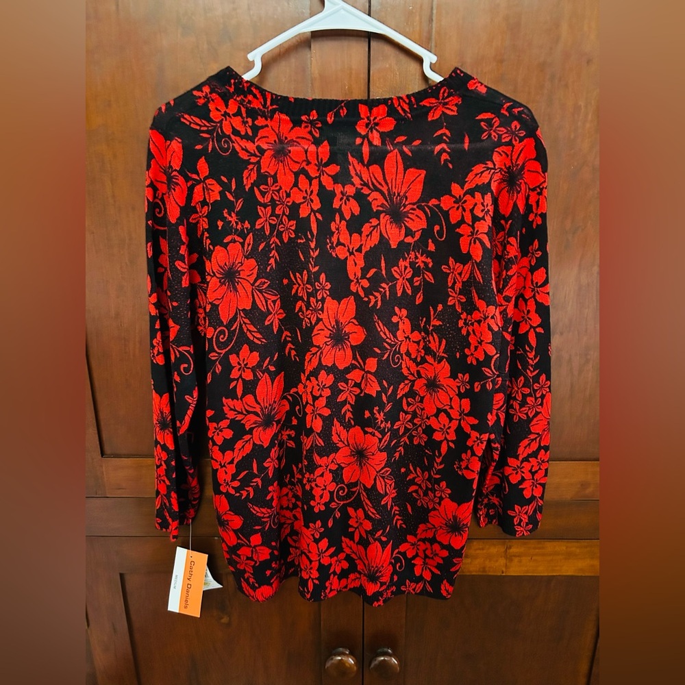 Cathy Daniels Black and Red Floral Long Sleeve lightweight Sweater - NWT - Picture 4 of 6